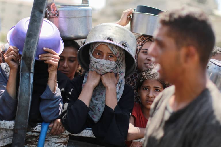إسرائيل تستنفر لاقتحام غزة.. والجنرالات يطالبون بصفقة