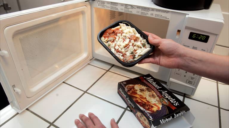 الميكروويف لا يقضي على البكتيريا