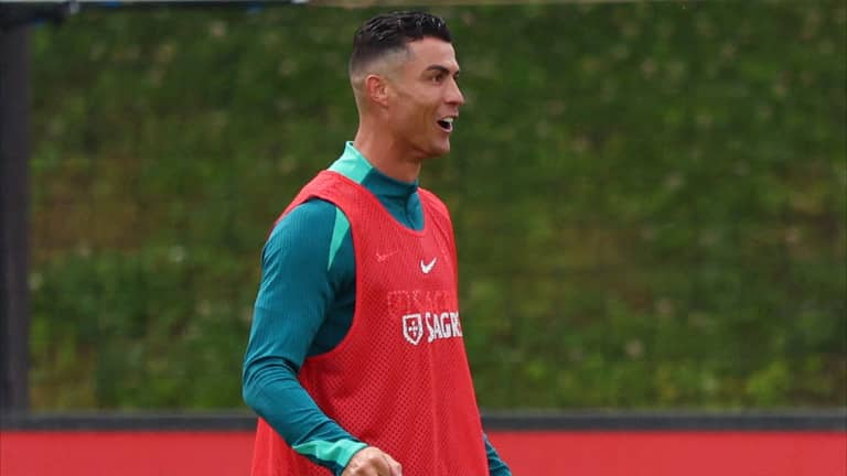 مارتينيز يرد على "مجاملة رونالدو" في اليورو