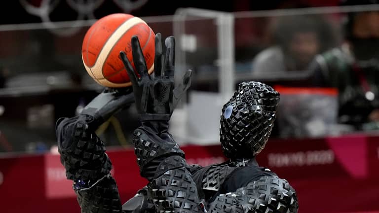 الروبوت أفضل من الكتاب؟.. الذكاء الاصطناعي يغزو فصول اليابان