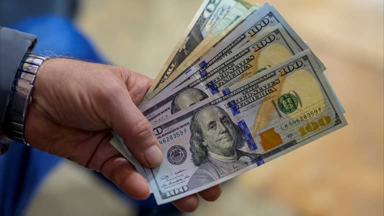 الدولار يصل إلى مستوى تاريخي في مصر