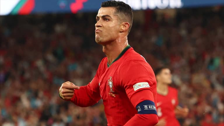 "CR 901".. رونالدو يصيب كاتب التاريخ بالملل