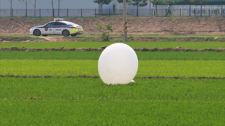 "بالونات قمامة" من كوريا الشمالية مجددا