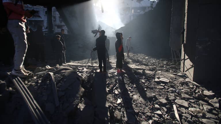 أهالي غزة يتمنون.. ليت الهدنة فيروس ينتقل بالعدوى