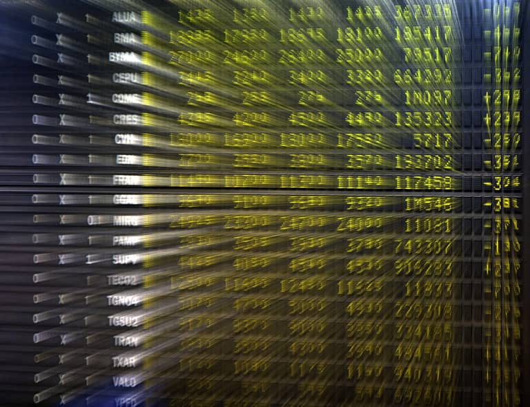 النفط بـ100 والـ$ يتماسك والأسهم تحدد راهانها.. ماذا عن الذهب؟