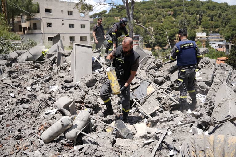 حزام ناري من البقاع للجنوب.. إسرائيل تصعّد في لبنان ليلًا