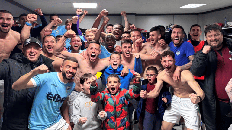 تكريم لاعب سابق بعد إعلان وفاته بالخطأ