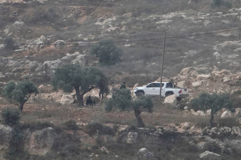 مستوطنون يحرجون نتنياهو مجددا.. هاجموا طاقما إعلاميا أميركيا