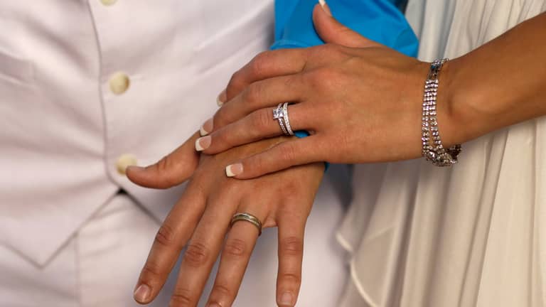 خطر غير متوقع لـ"العزوبية".. كيف يحميك "الزواج" من السرطان؟