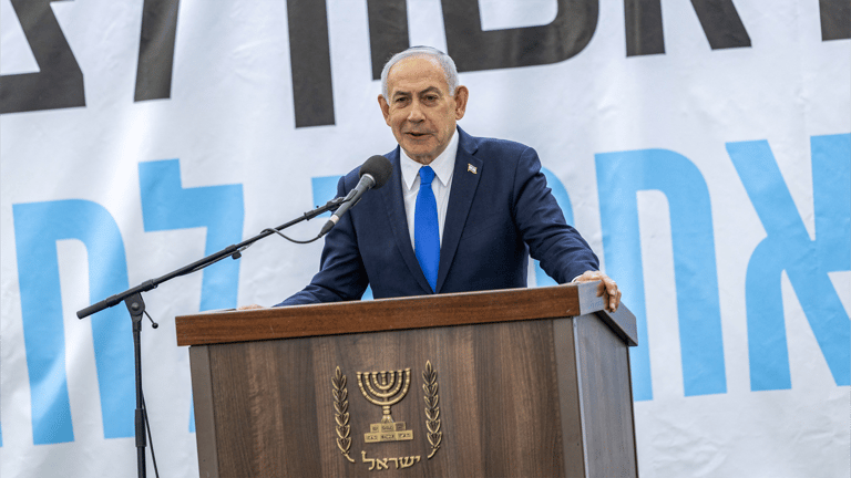 نتنياهو يعيد تفسير هدنة غزة.. ماذا يعني نزع السلاح قبل الإعمار؟