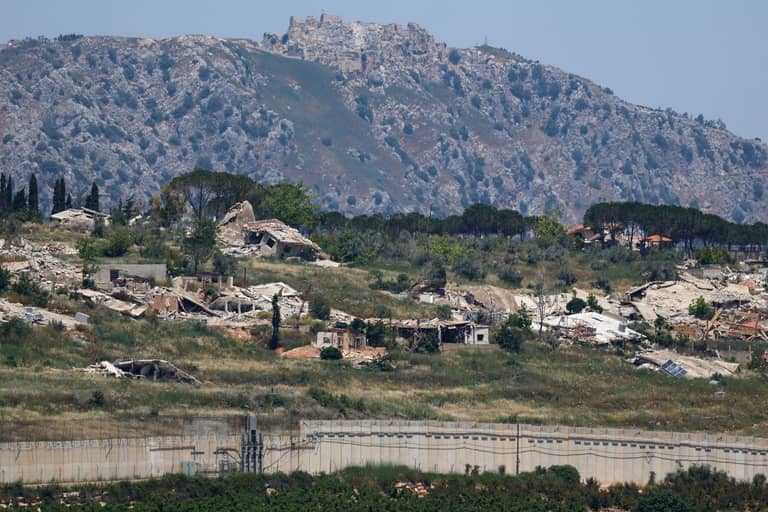 "24 ساعة صعبة على لبنان".. ماذا بعد قلعة الشقيف؟