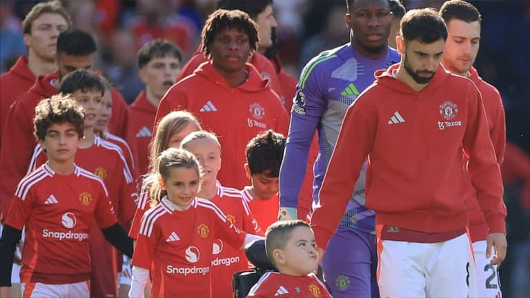 رسوم "الأطفال التمائم" تفضح "جشع" الدوري الإنكليزي