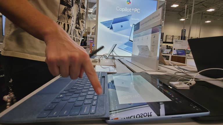 مايكروسوفت ترد على أوبن إيه آي.. "كوبايلوت" يلاحق "أطلس" على الويب