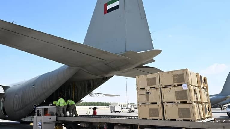 4 طائرات جديدة لتجهيز مستشفى الإمارات الميداني في غزة