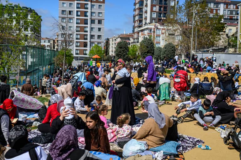بعد الزلزال.. 185 هزة ارتدادية تضرب إسطنبول