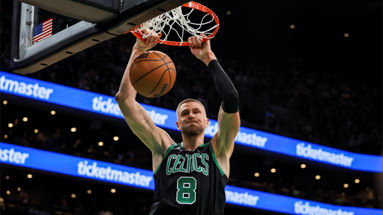 بطل NBA يدخل التاريخ بصفقة قياسية