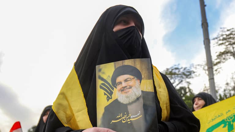 "آدم" و"نصرالله" يشغلان اللبنانيين.. كيف تجري مراسم التشييع؟