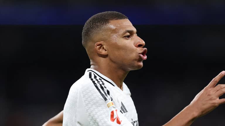 أنشيلوتي يكشف موقف مبابي من ديربي مدريد