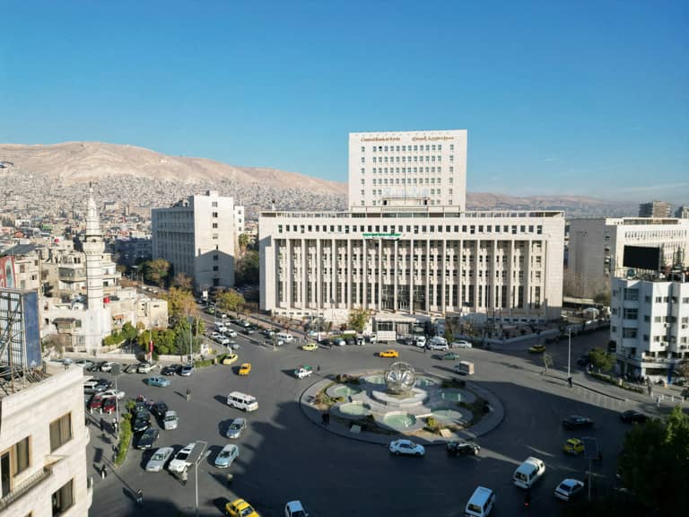 سوريا تجري أول تحويل دولي مباشر عبر سويفت
