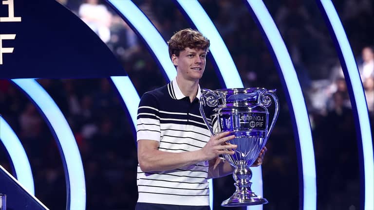 يانيك سينر.. صدارة تاريخية لموسم التنس