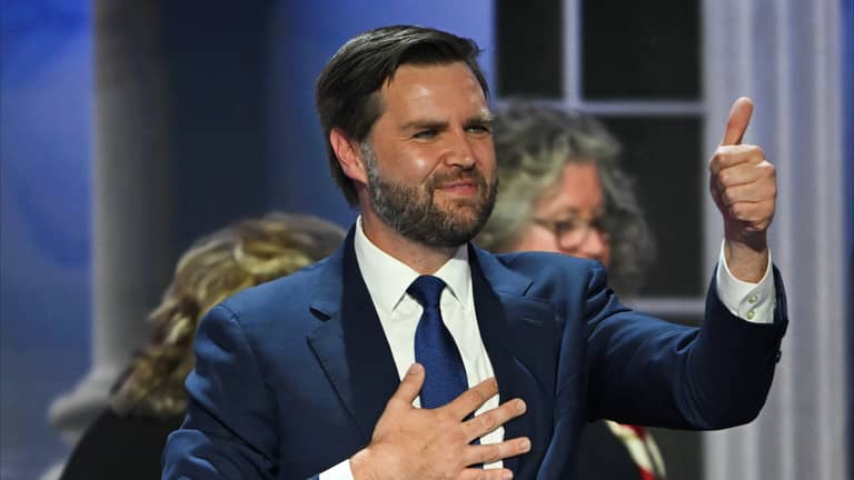 فانس ينتقد العمالة الأجنبية في خطاب "قبول الترشيح"