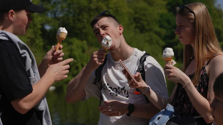 حرارة أعلى وسكّر أكثر.. كيف يغيّر المناخ شهيتنا؟