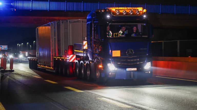 في مهمة سرية.. ألمانيا تبدأ أكبر عملية نقل نفايات نووية مشعة