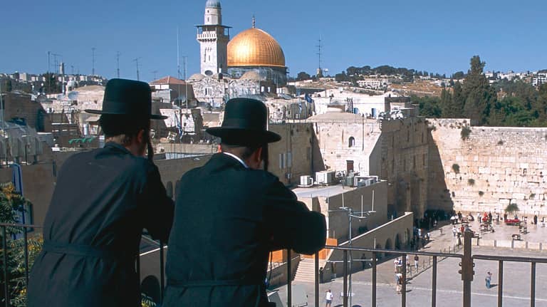 أول بيت يعود لأصحابه في القدس.. كيف طردت "ابتسام" المستوطن؟
