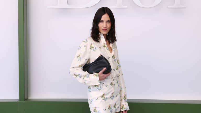 لوحات حية.. "ديور" تُبهر مشاهير العالم بـ"زهور خريف 2026"