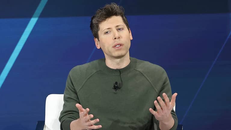 رغم "العداء القديم".. سام ألتمان يدافع عن ماسك