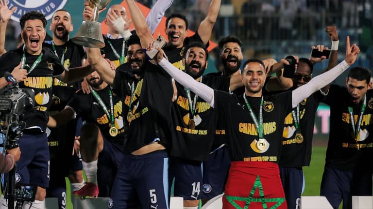 نجم بسماء القارة السمراء.. سوبر بيراميدز بطل أفريقيا
