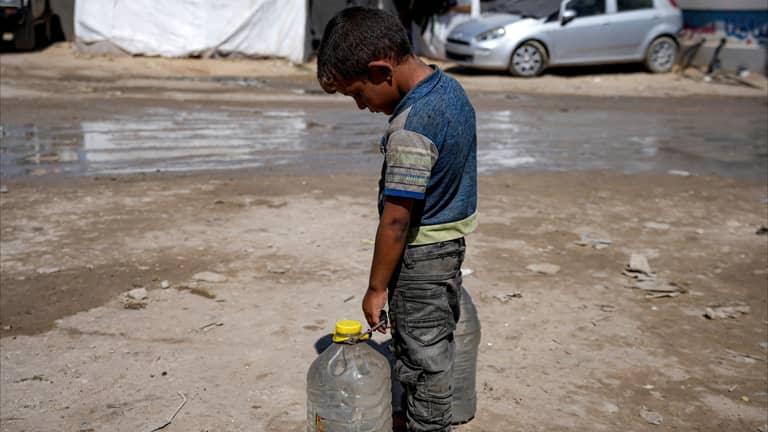 طلاب غزة.. عمال بشهادة الحرب