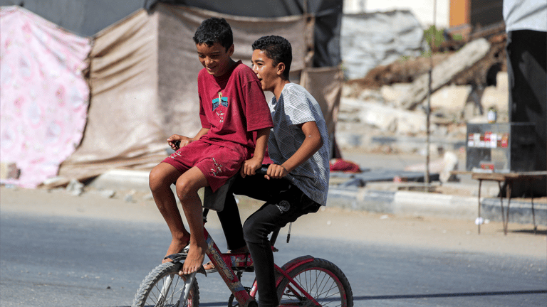 "سلام على خيط مشدود".. ٩ تحدّيات أمام هدنة غزة