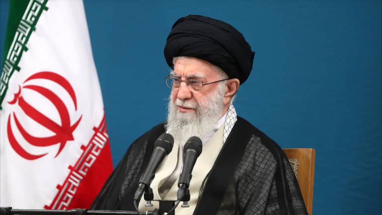 خامنئي يبلغ حكومته بإمكانية التفاوض مع أميركا بشأن النووي