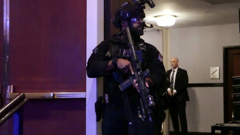 أمن ترامب يواجه صدمة جديدة.. نقطة ضعف أدخلت المسلح إلى الفندق