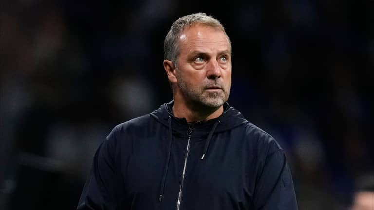 هانز فليك يتعهد: انتظروا نسخة جديدة من برشلونة