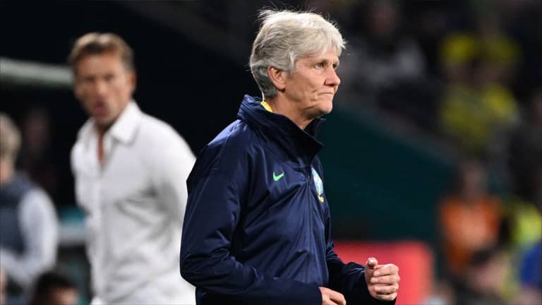 كرة نسائية بلا مدربات.. لماذا؟