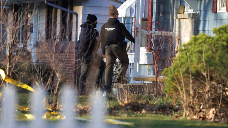 إلينوي الأميركية.. 4 قتلى في حادثة طعن وتوقيف المنفذ