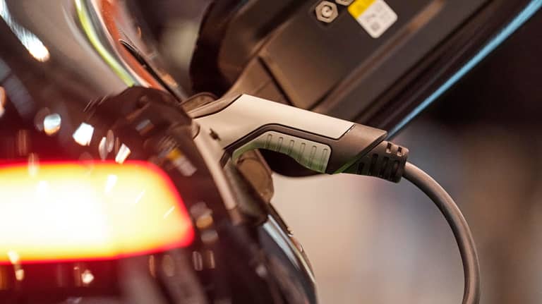 لتعزيز الأرباح.. صناعة السيارات تتجه لـ"hybrid"