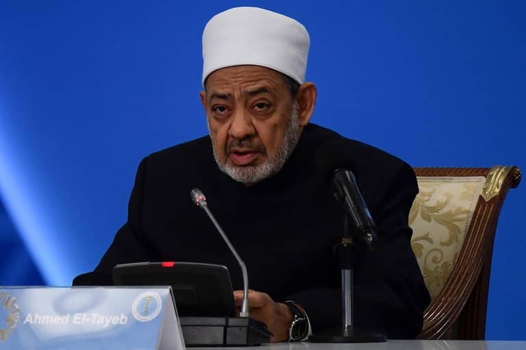 "الأزهر" يدعو لتشكيل لجنة وساطة لـ"حقن الدماء"
