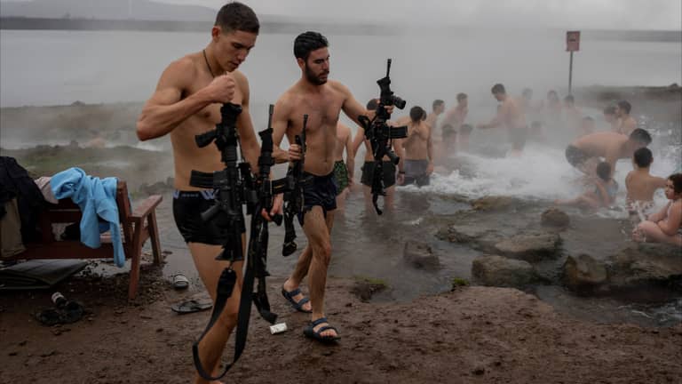 من لبنان إلى حمّام السباحة.. جنود إسرائيل يرفضون القتال