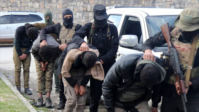 الأمن السوري يعتقل 15 شخصا بعد هجوم على مخفر القرداحة