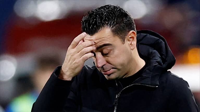 تشافي يعد لاعبي برشلونة بتوضيحات لقرار الرحيل