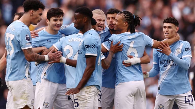 "لا تحتفل مبكرا".. روني يحذر السيتي