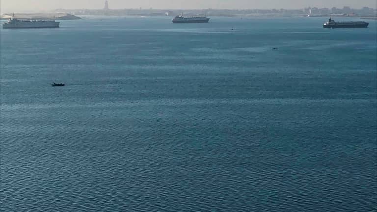 البحر الأحمر يتجمد.. ماذا تقول البيانات الملاحية؟