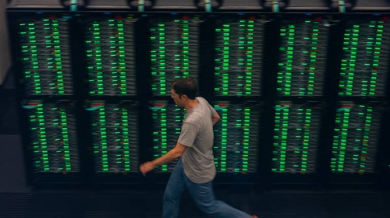 كمبيوتر خارق في أميركا.. حلم ترامب يتحول إلى حقيقة