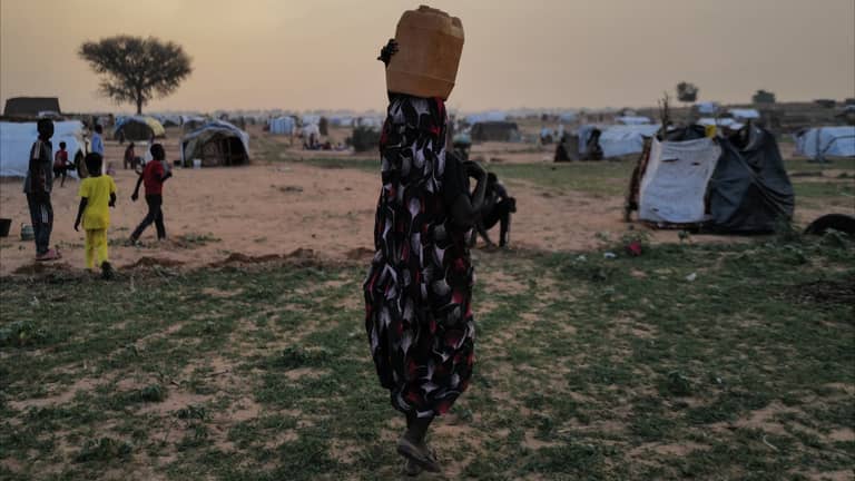 سودانيون عطشى في مواجهة الحر والظلام