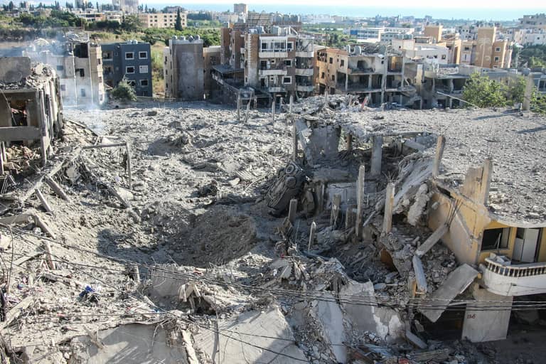 إسرائيل تخلي أكبر مدن جنوب لبنان