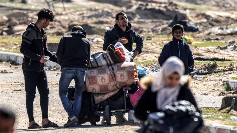 رويترز: تفاصيل 3 مراحل لوقف إطلاق النار بغزة