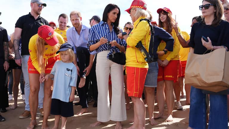 تجارة بالألم؟.. "ميغان ماركل" تبيع إطلالتها في موقع هجوم إرهابي